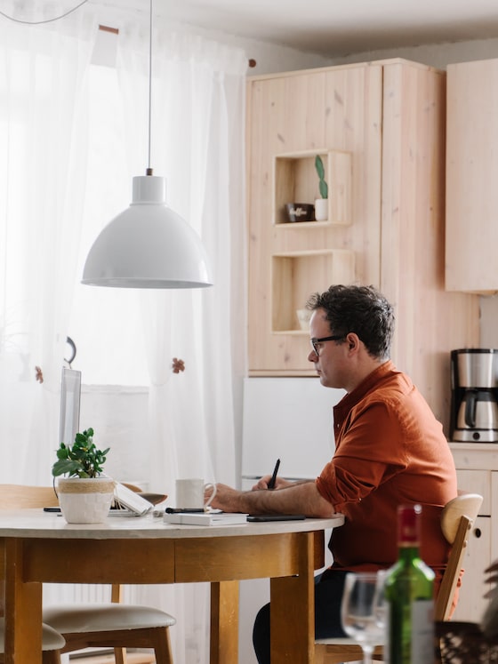 man-working-in-dining-room.a961d02